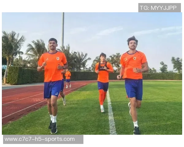 泰山队明星球员泽卡马德鲁加彭啸齐鲁超决赛现场与球迷亲密互动